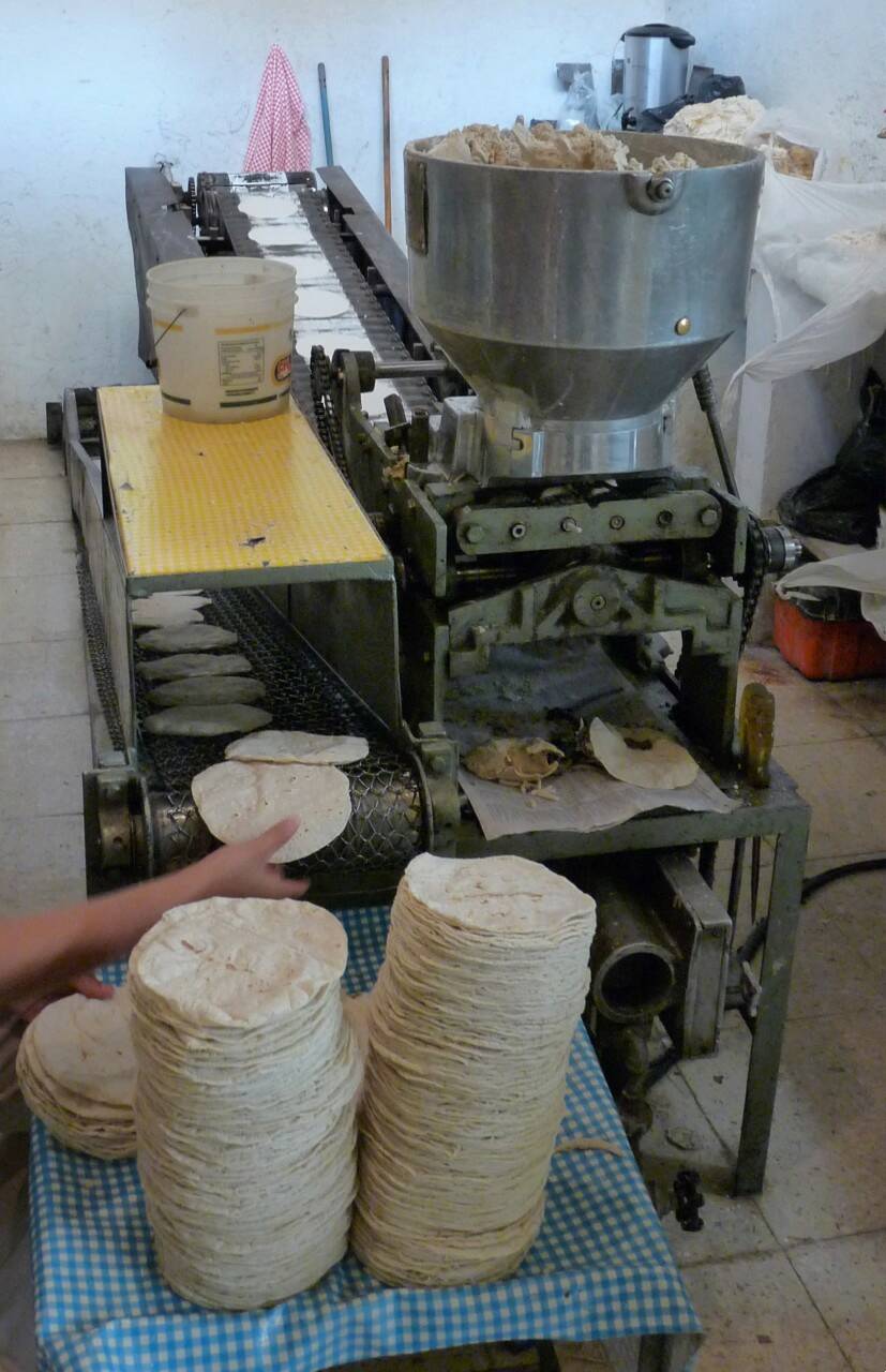 Fig. 2 : Une machine de tortillería de farine de maïs (source : Creative Commons)