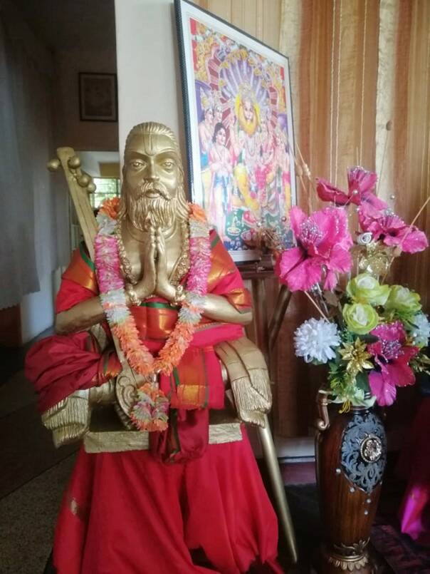 Fig. 1 : Statue de Rāmadāsu au Telugu Saamskrutika Nilayam, ville de Rose Hill.
