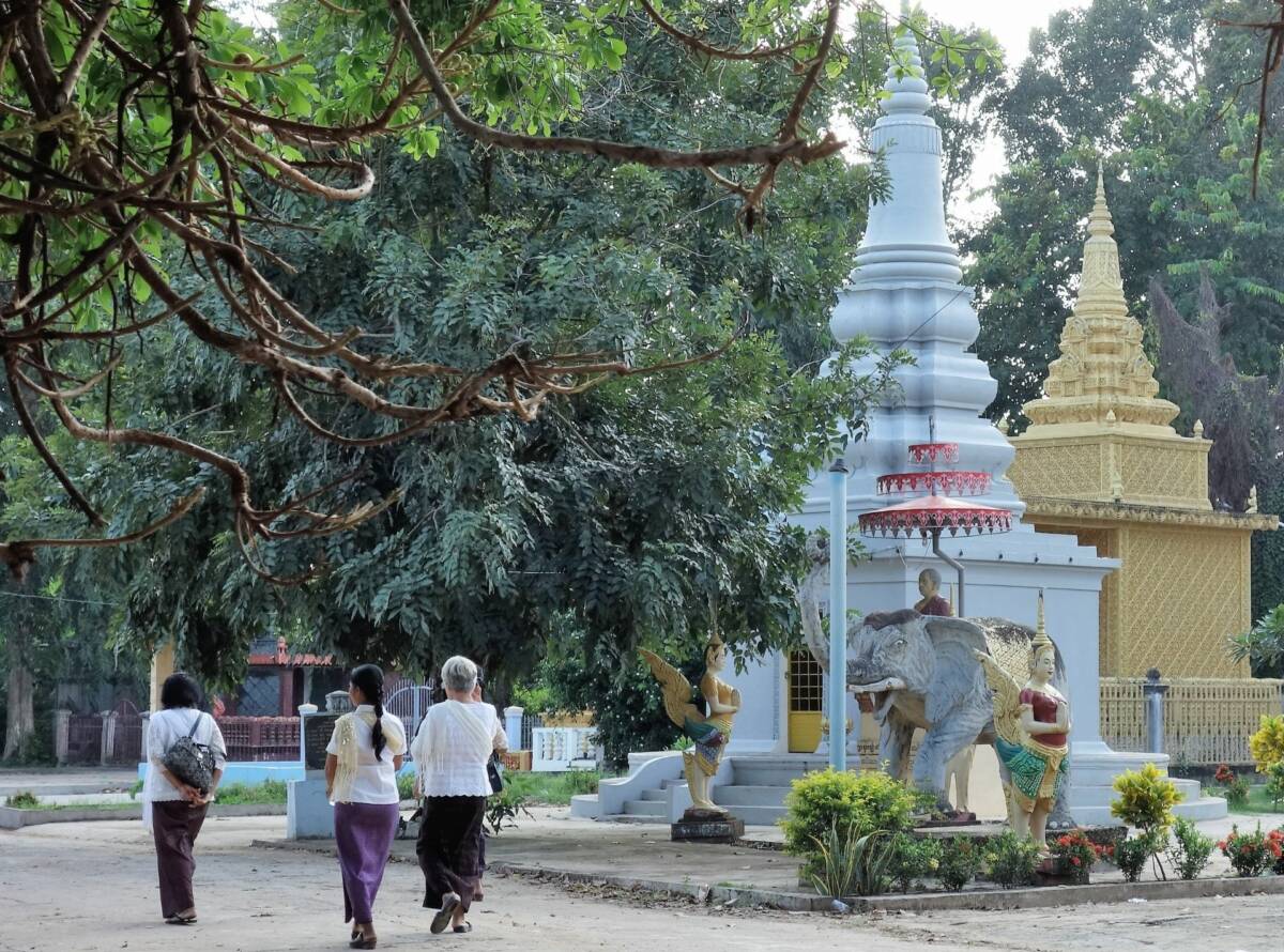 Fig.3 : Retour de funérailles, Vatt Sāmaggī Kpāl Koḥ, Koḥ Ṭāc’, Province de Phnom Penh, octobre 2017, ©marieaberdam