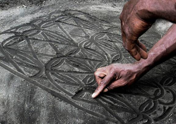 Fig.1 : Dessin sur sable du Vanuatu. Ouest Ambrym, 2017. Photo de l’auteur.